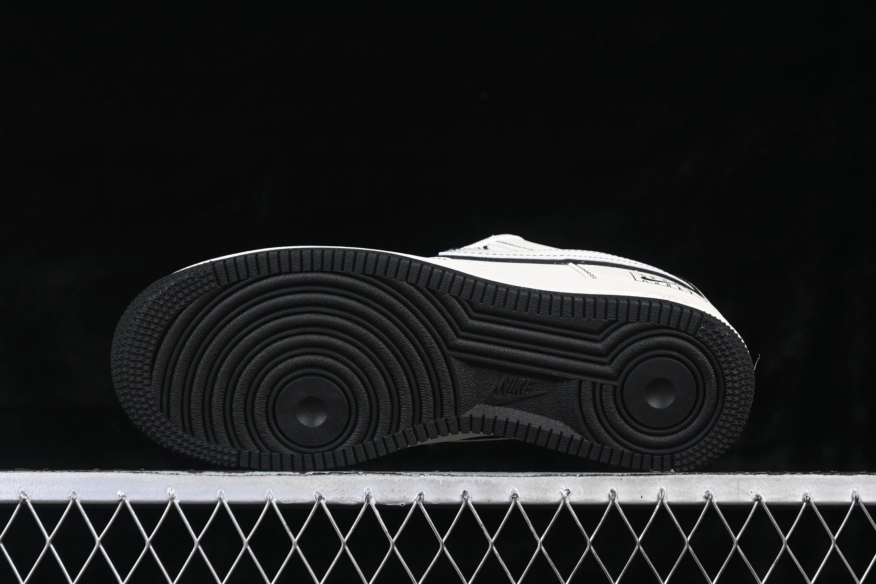 All categories Nk Air Force 1 Air Force series Nk Air Force 1 Low Air Force low-top Nike Air Force 1'07 Low Black Bugs Bunny Air Force 1 low-top casual sneakers JP8028-060